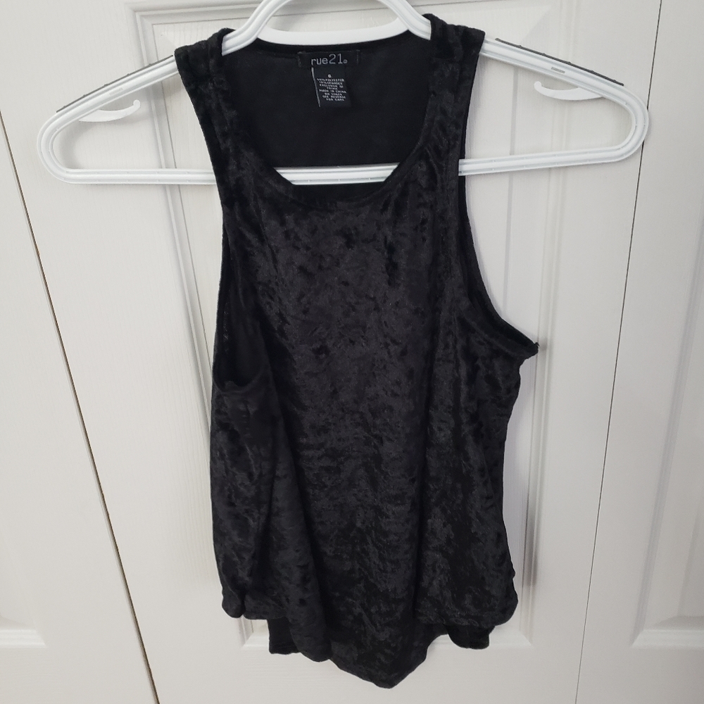 Nice black t shirt for winter